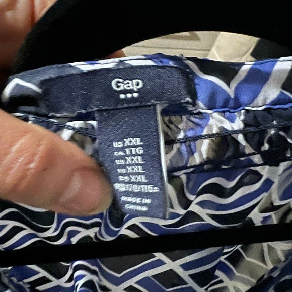 Gap women’s top - Picture 3 of 3